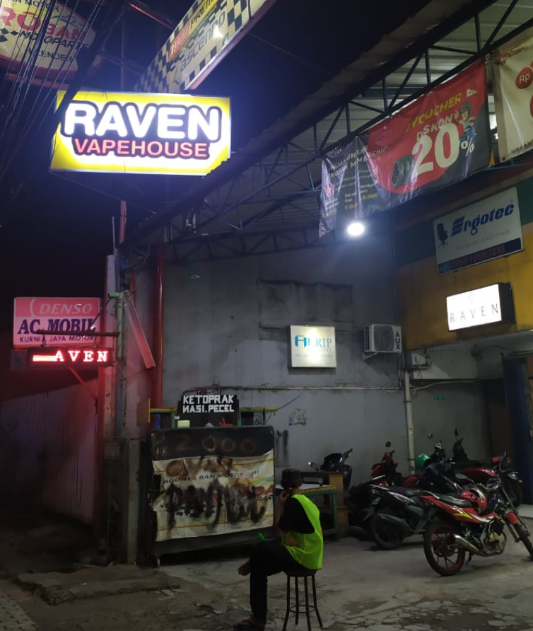 Raven Vapehouse
